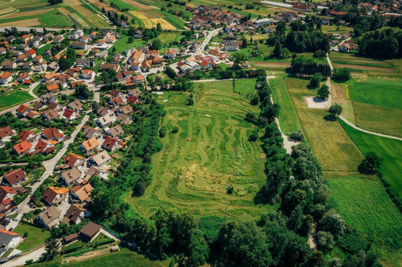 Camping @ Nogometni Golf Ljubljana Exterior photo