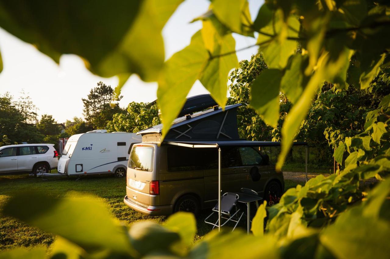 Camping @ Nogometni Golf Ljubljana Exterior photo